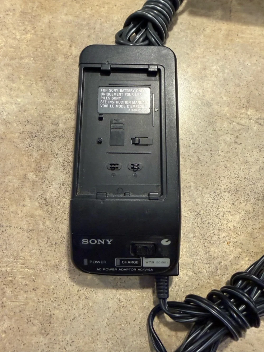 *READ DESC* Sony SteadyShot Handycam Video 8 CCD-TR94 Camcorder w/ Charger & VTR